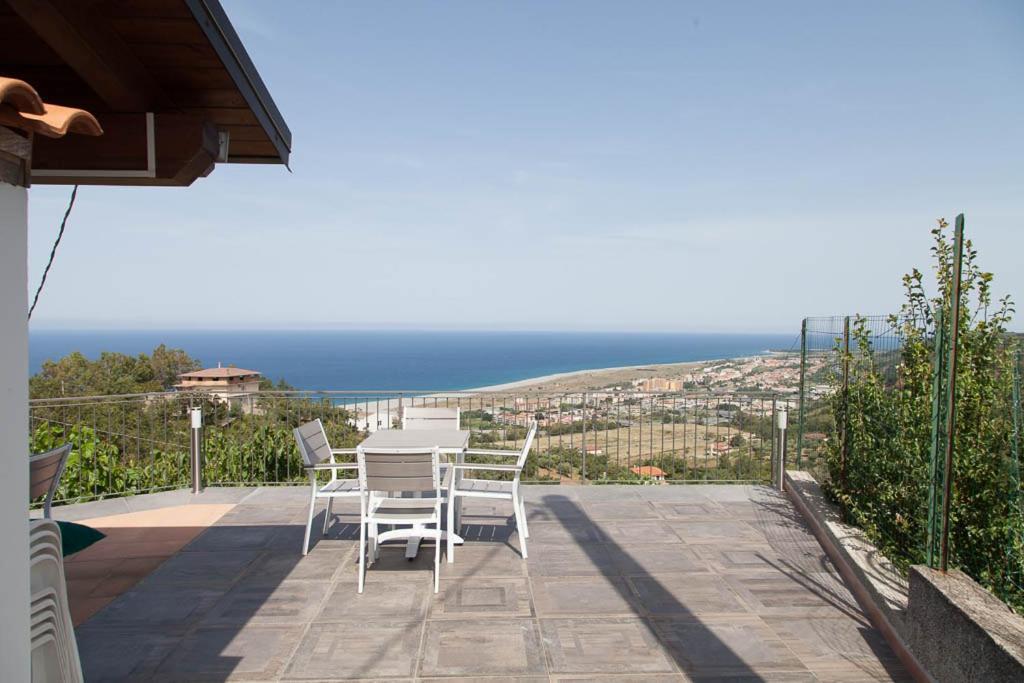 B&B Le Rose Del Tirreno Falerna Exteriör bild